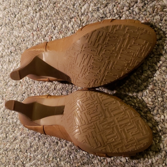 **BRAND NEW** Elle Wood and Leather Heeled Open-toed Sandals Size 6 1/2 US - Picture 3 of 5
